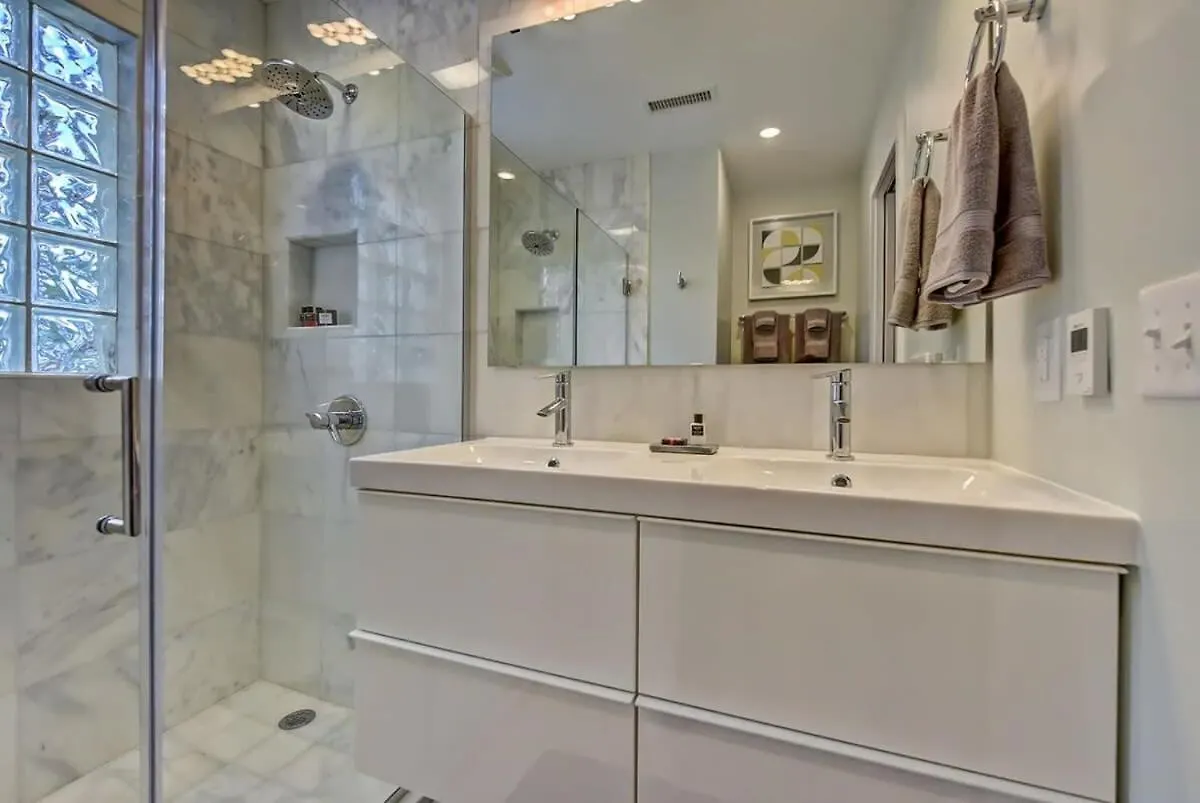 Spacious Condo With Easy Access To Uptown Charlotte